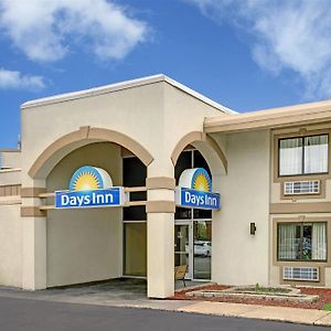 Days Inn By Wyndham Bloomington West Exterior photo