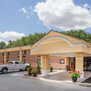 Super 8 By Wyndham Logansport Motel Exterior photo