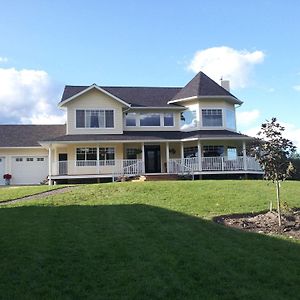 Harvelle House Bed & Breakfast Hotel Summerland Exterior photo