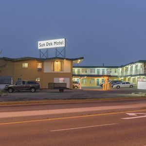 Sun-Dek Motel Medicine Hat Exterior photo