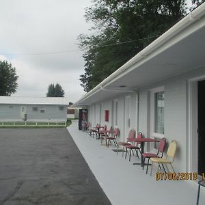 Great Lakes Motel Fremont Exterior photo