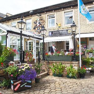 Huddersfield Central Lodge Exterior photo