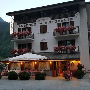 Hotel La Lanterna Chiesa in Valmalenco Exterior photo