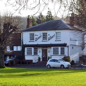 The Queen And Albert Hotel High Wycombe Exterior photo