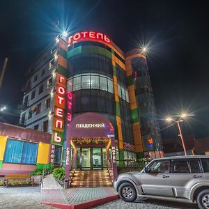 Pivdenniy Hotel Lviv Exterior photo