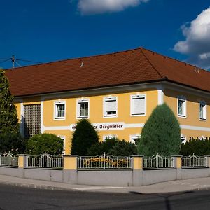 Gaestehaus Stoegmueller Hotel Asten Exterior photo