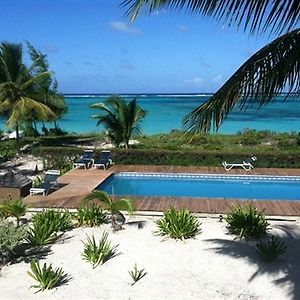 Caicos Beach Condominiums Whitby Exterior photo