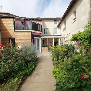 La Loge Des Fees Bed & Breakfast Latille Exterior photo