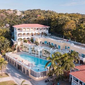 West End Dive Resort Exterior photo