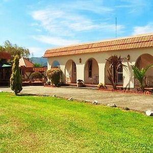 Casa Mexicana Hotel Paeroa Exterior photo