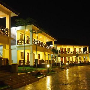 Lotus Seaview Beach Resort, Pengerang Kampung Sungai Rengit Exterior photo