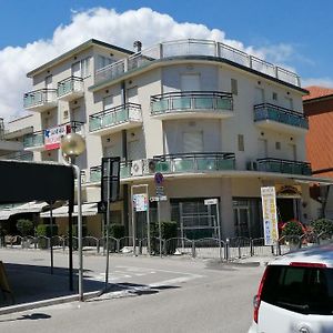 Hotel Villa Domiziana Rimini Exterior photo