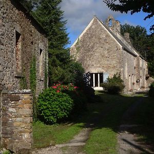 Prieure St Pierre De La Luthumiere Bed & Breakfast Brix Exterior photo