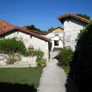 Le Gite Des Chambres De La Grange Cherval Exterior photo