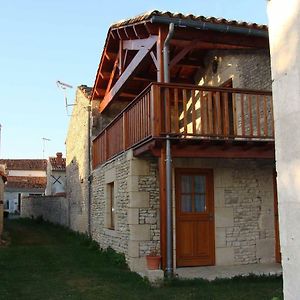 Chambre D'Hote Au Col De Cygne Bed & Breakfast Blanzac-les-Matha Exterior photo