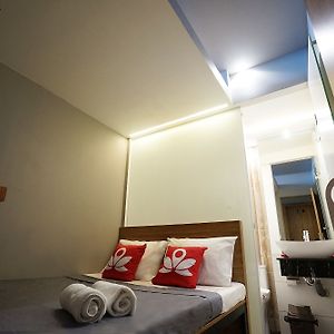 Zen Rooms Basic Kualanamu Medan Exterior photo