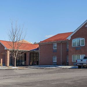 Days Inn & Suites By Wyndham Lancaster Amish Country Exterior photo