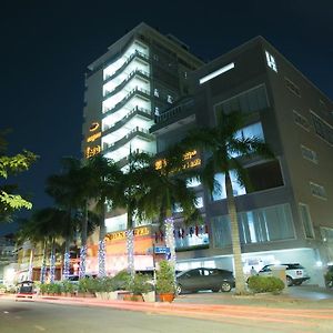 Sen Han Hotel Phnom Penh Exterior photo