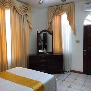 Goldenview Guesthouse Ocho Rios Exterior photo