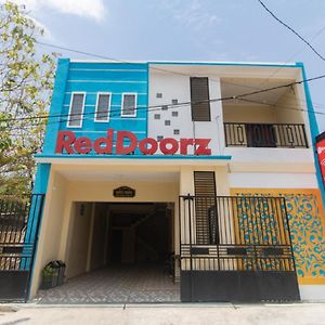 Reddoorz Syariah Near Politeknik Negeri Madiun Hotel Exterior photo