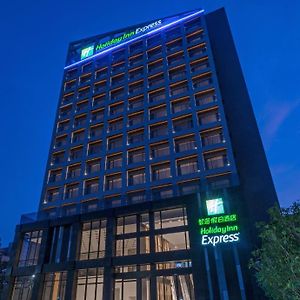 Holiday Inn Express Chiayi, An Ihg Hotel Exterior photo