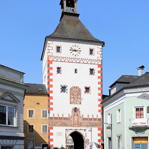 Stadthotel Restaurant Auerhahn Vocklabruck Exterior photo