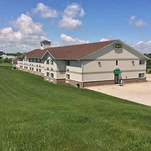 Baymont By Wyndham Harlan Hotel Exterior photo