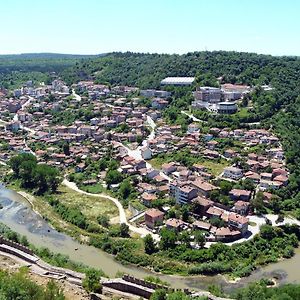 Day And Night Apartment Veliko Tarnovo Exterior photo